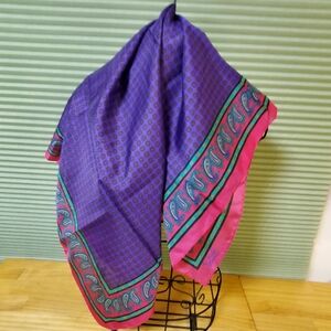 Women's vintage Sarah Coventry scarf